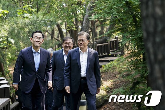 https://image.news1.kr/system/photos/2020/5/29/4216790/article.jpg/dims/optimize