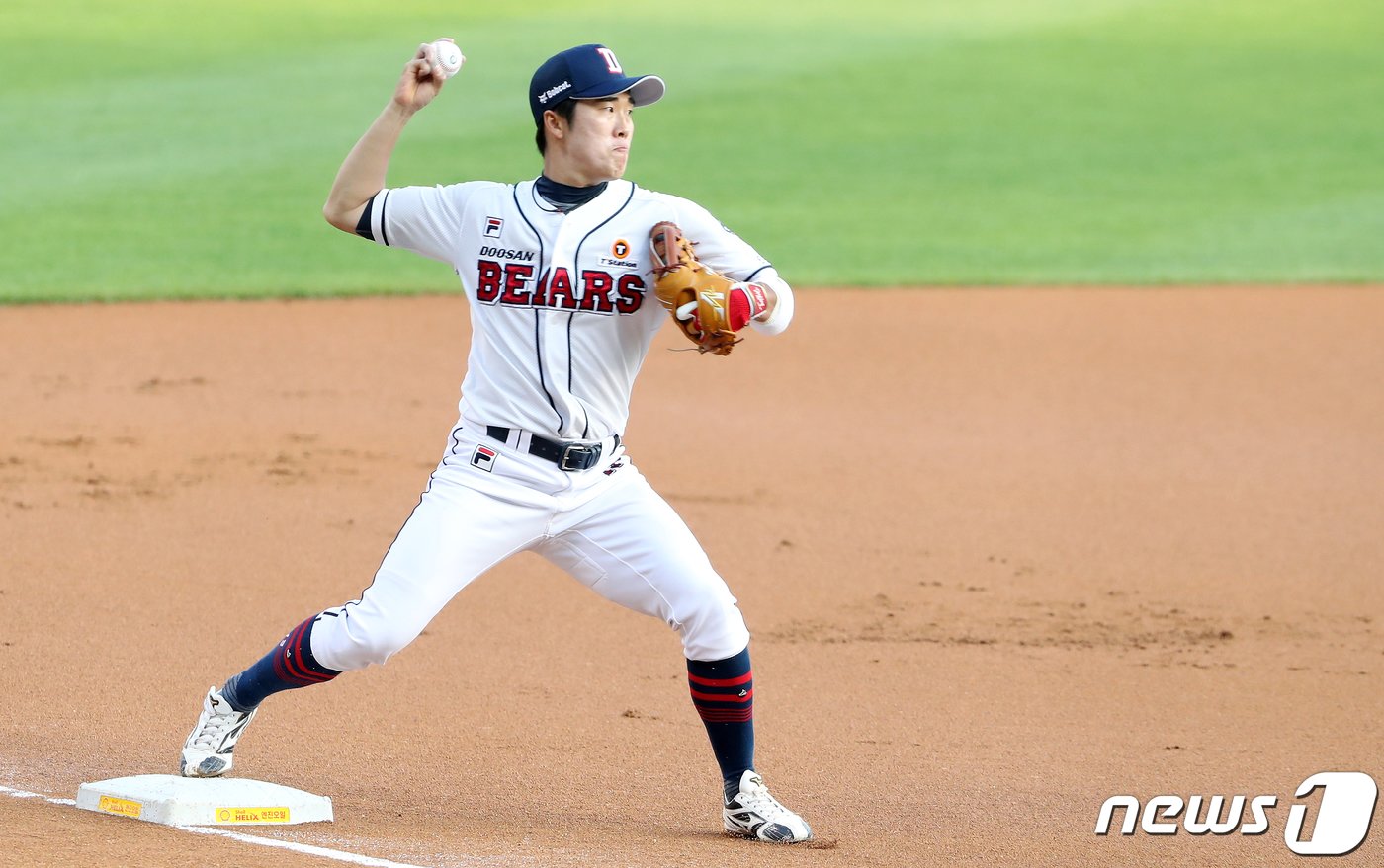 본문 이미지 - 리그 정상급 3루 수비를 자랑하는 허경민. / 뉴스1 DB ⓒ News1 이동해 기자