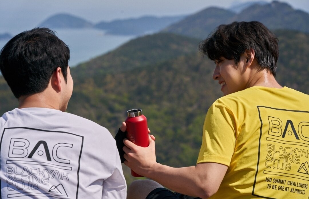 본문 이미지 - 홍보대사 강하늘의 여수 금오도 산행 필름 화보 컷(블랙야크 제공)ⓒ 뉴스1