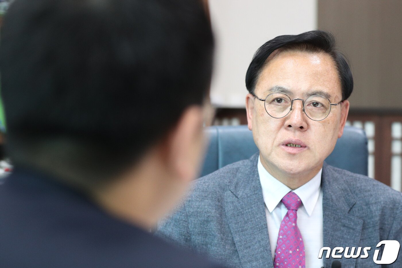 본문 이미지 - 제21대 국회 미래통합당 원내대표 출마를 선언한 이명수 의원이 4일 오후 서울 여의도 국회 의원회관에서 뉴스1과 인터뷰를 하고 있다. 2020.5.4/뉴스1 ⓒ News1 성동훈 기자