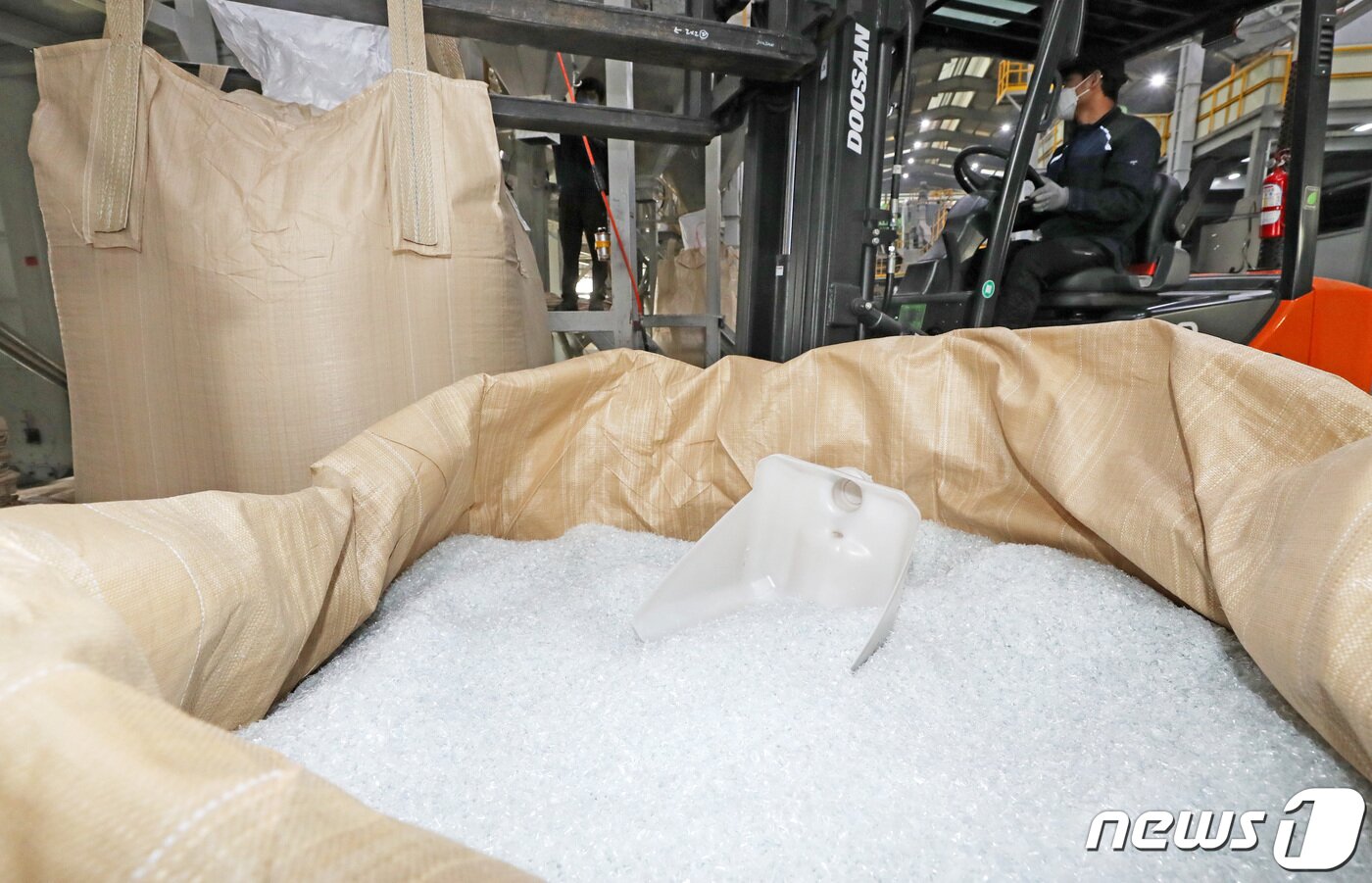 본문 이미지 - 페트병 재생원료./뉴스1 ⓒ News1 조태형 기자