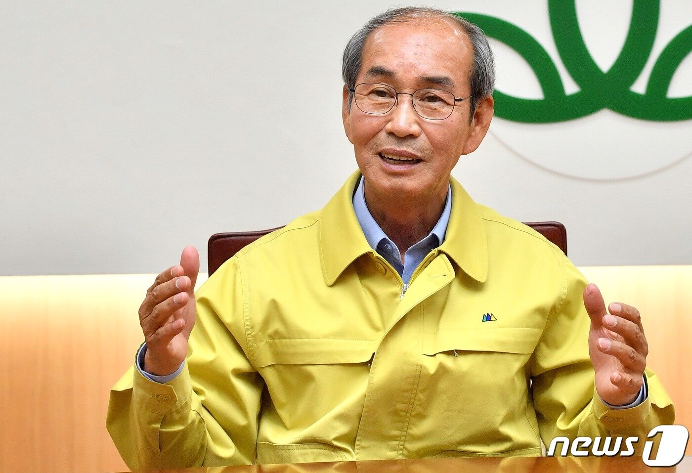 본문 이미지 - 뉴스1과 인터뷰하는 이승율 청도군수 /ⓒ 뉴스1