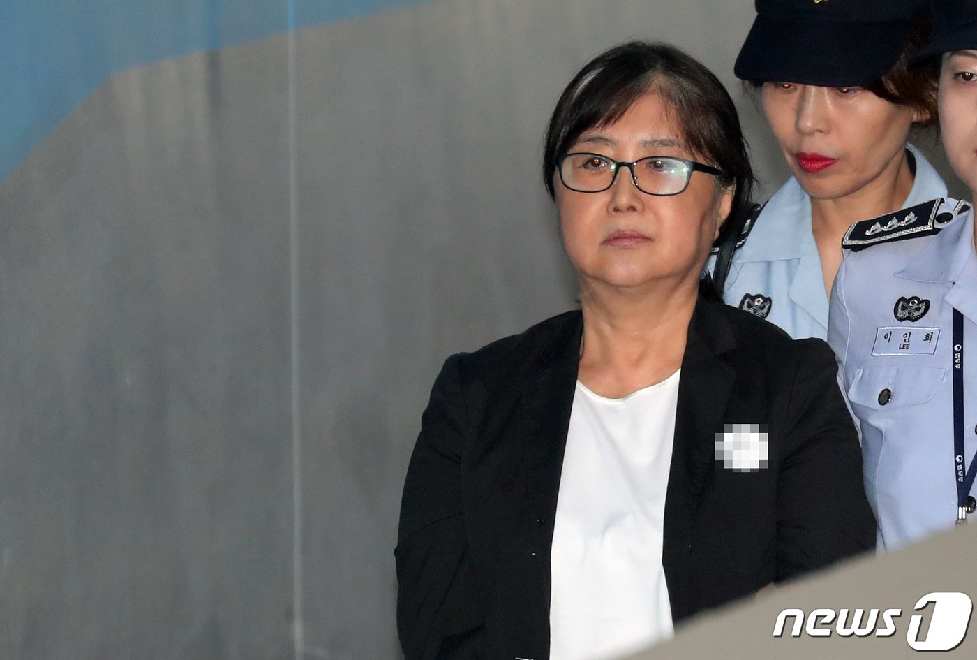 본문 이미지 - 박근혜정부의 '국정농단' 사건을 주도한 혐의로 기소된 '비선실세' 최서원씨(개명 전 최순실) ⓒ News1 허경 기자