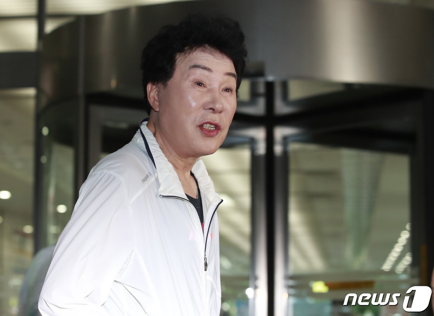 본문 이미지 - 트로트 가수 송대관이 11일 오전 경기도 고양시 일산 MBC 드림센터에서 열린 MBC every1 '비디오스타' 녹화에 참석하고 있다. 2020.6.11/뉴스1 ⓒ News1 권현진 기자