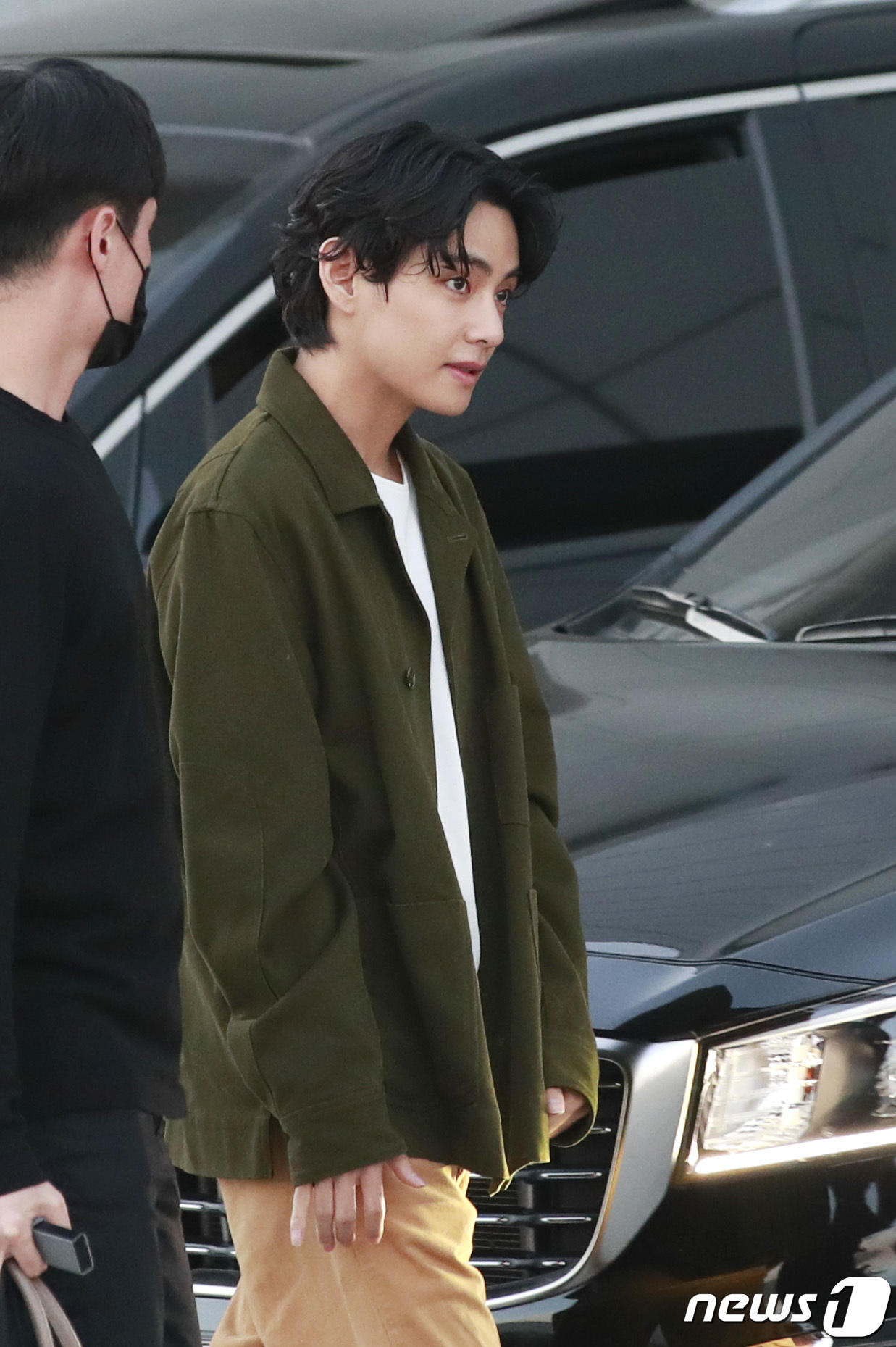 (인천=뉴스1) 권현진 기자 = 그룹 방탄소년단(BTS) 뷔가 14일 인천광역시 중구 운서동 파라다이스시티에서 온라인으로 진행된 라이브 콘서트 `방방콘 더 라이브` 공연을 마치고 …