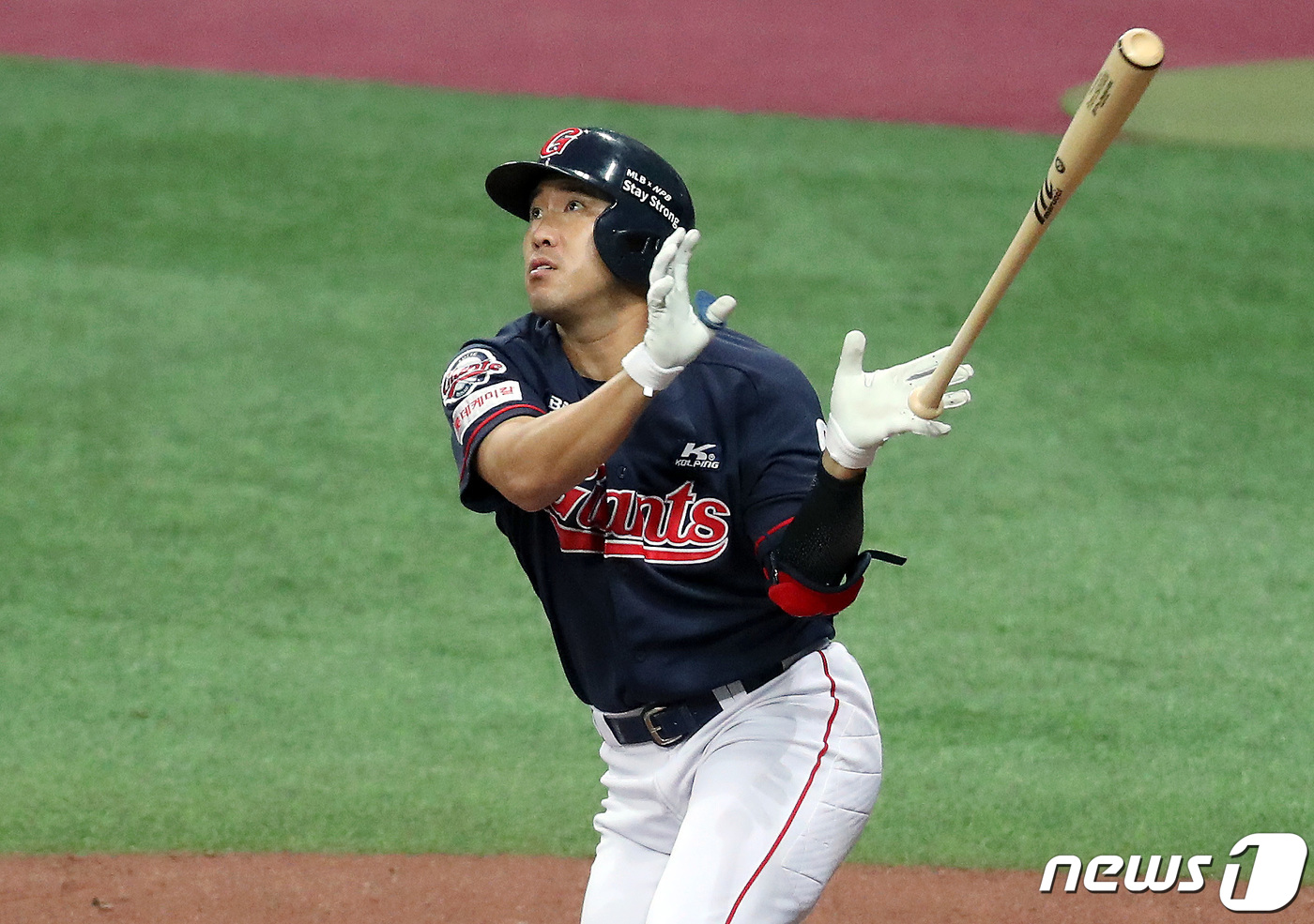 (서울=뉴스1) 이동해 기자 = 17일 오후 서울 구로구 고척스카이돔에서 열린 '2020 프로야구 신한은행 SOL KBO리그' 키움 히어로즈와 롯데 자이언츠의 경기 3회초 1사 3 …