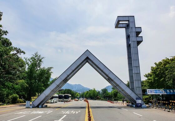 서울대, 이르면 9월 교수 성과연봉제 도입…인재 유출 막는다
