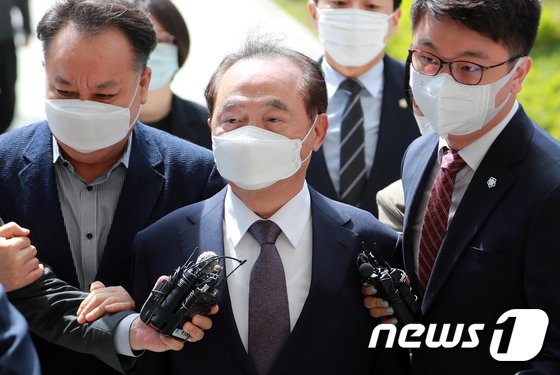 `강제추행 혐의` 오거돈 전 부산시장 영장실질심사 출석 