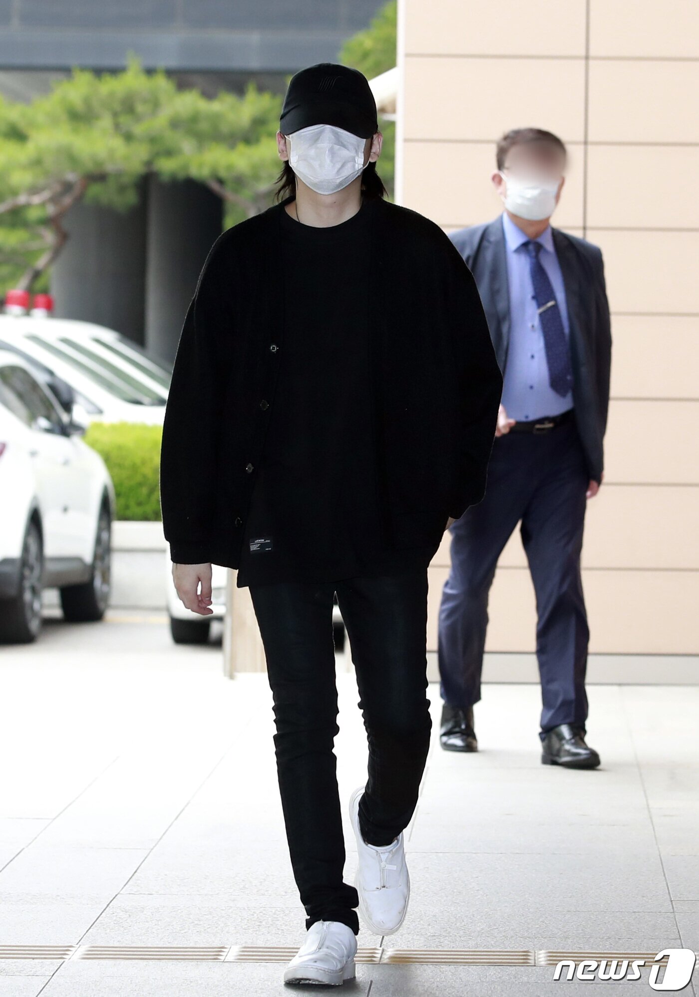 본문 이미지 - 음주운전 사고를 내고 운전자를 바꿔치기 했다는 혐의를 받는 장제원 미래통합당 의원의 아들 장용준(20·예명 노엘)이 2일 오전 서울 마포구 서울서부지방법원에서 열린 선고공판에 출석하고 있다.  2020.6.2/뉴스1 ⓒ News1 권현진 기자