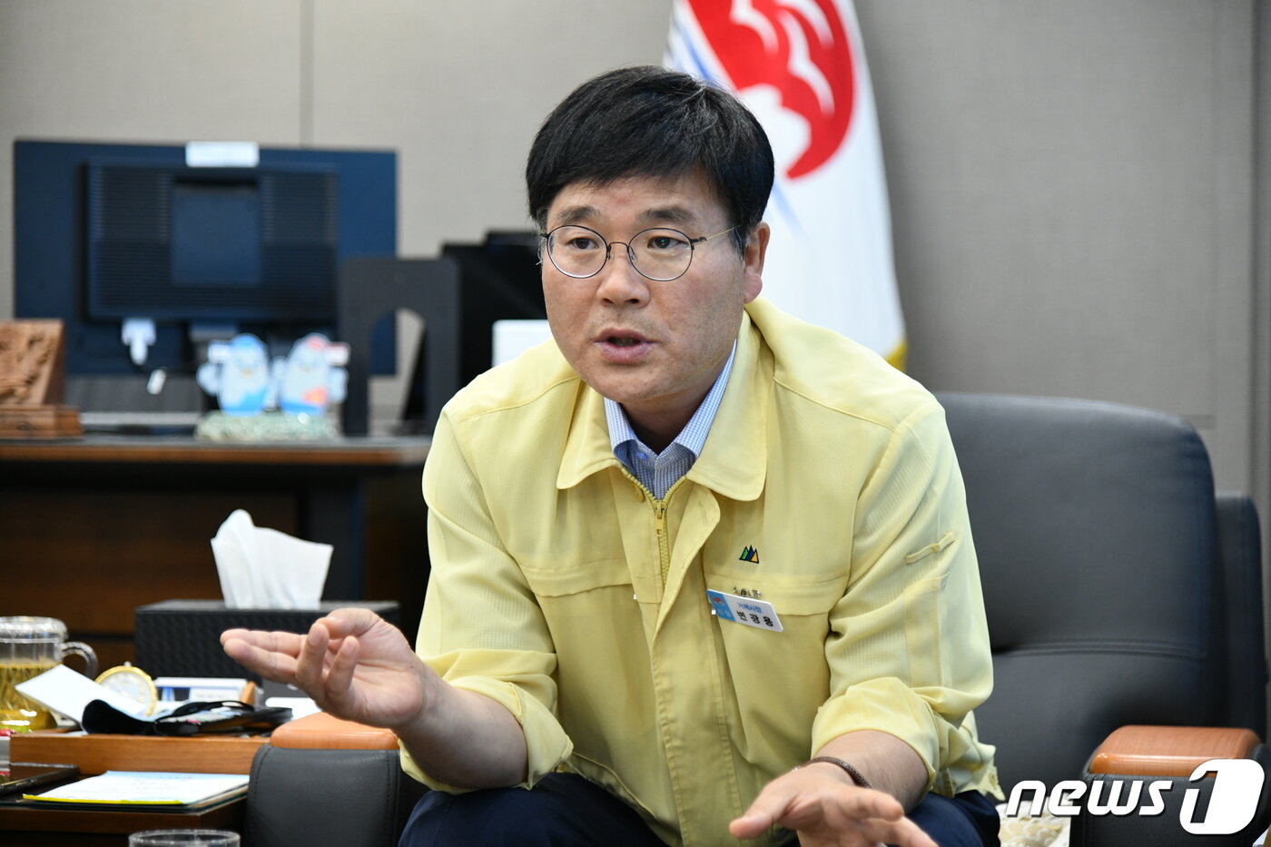본문 이미지 - 변광용 거제시장이 30일 거제시청에서 뉴스1과 인터뷰를 하고 있다.2020.6.30 /.ⓒ 뉴스1