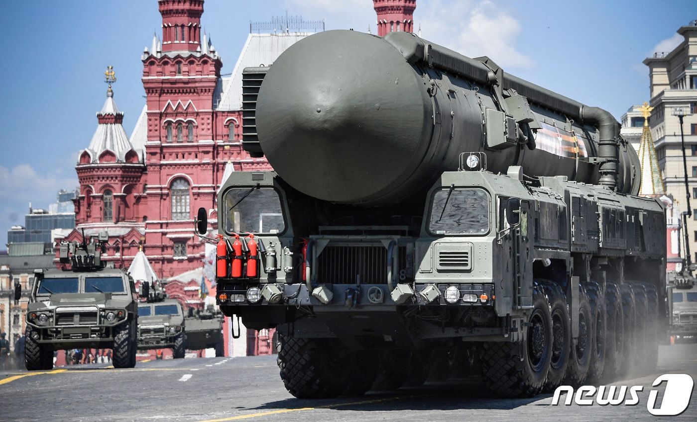 본문 이미지 - 러시아의 RS-24 대륙간탄도미사일 ⓒ AFP=뉴스1