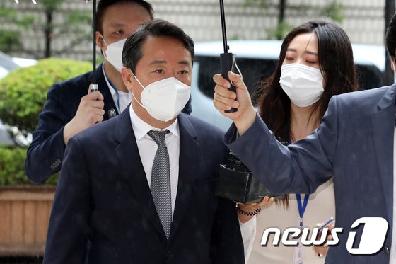 '인보사 의혹' 이웅열 전 회장 영장실질심사 출석 