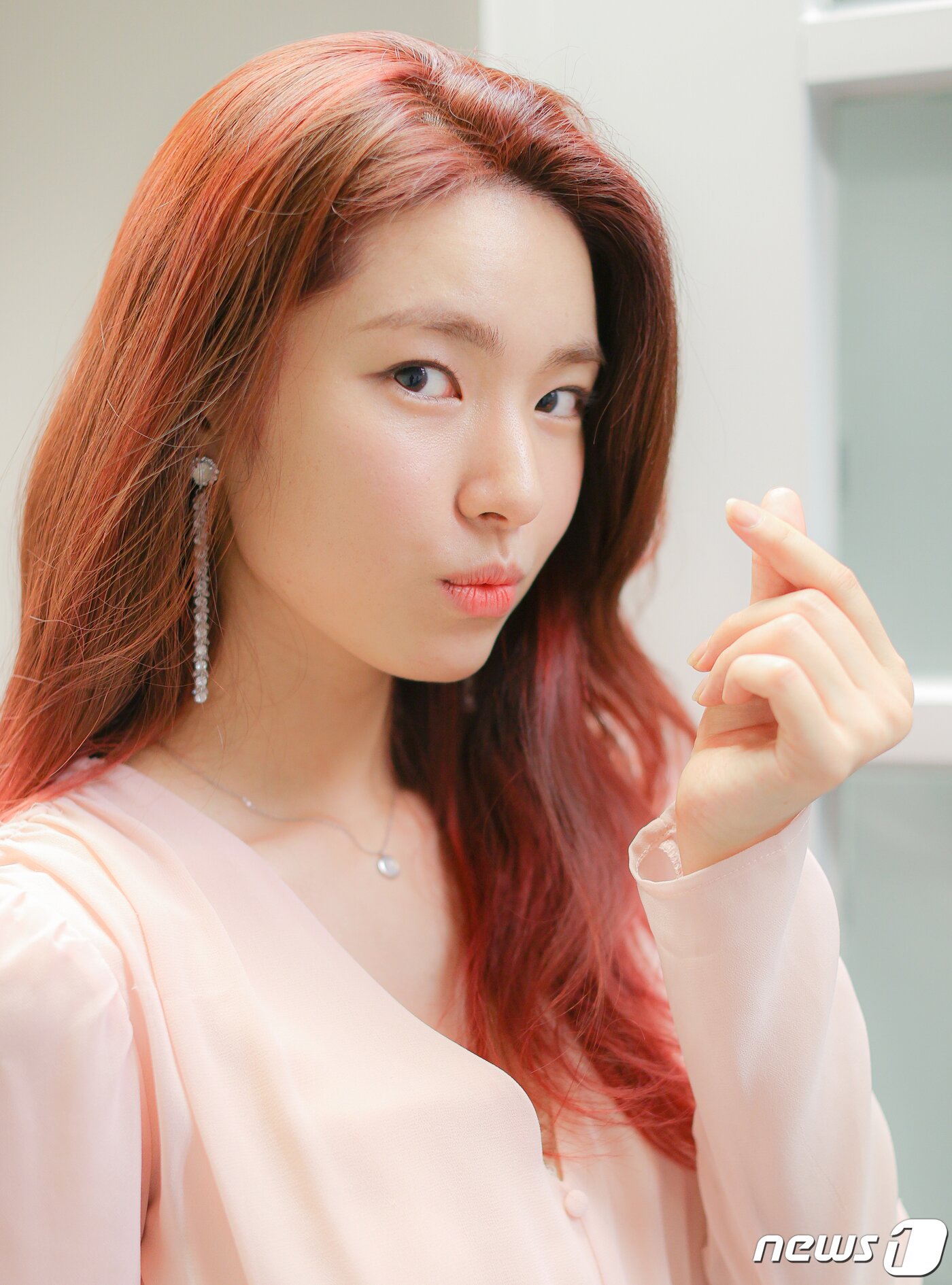 본문 이미지 - KBS2TV &#39;영혼수선공&#39;에서 열연 중인 배우 하영이 30일 뉴스1과의 인터뷰를 앞두고 포즈를 취하고 있다. 2020.6.30/뉴스1 ⓒ News1 김진환 기자