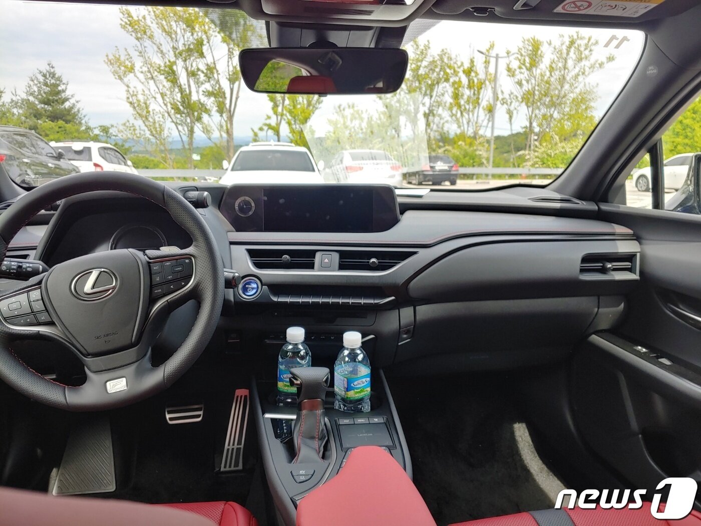 본문 이미지 - 렉서스 UX 250h F SPORT 운전석 모습.ⓒ 뉴스1