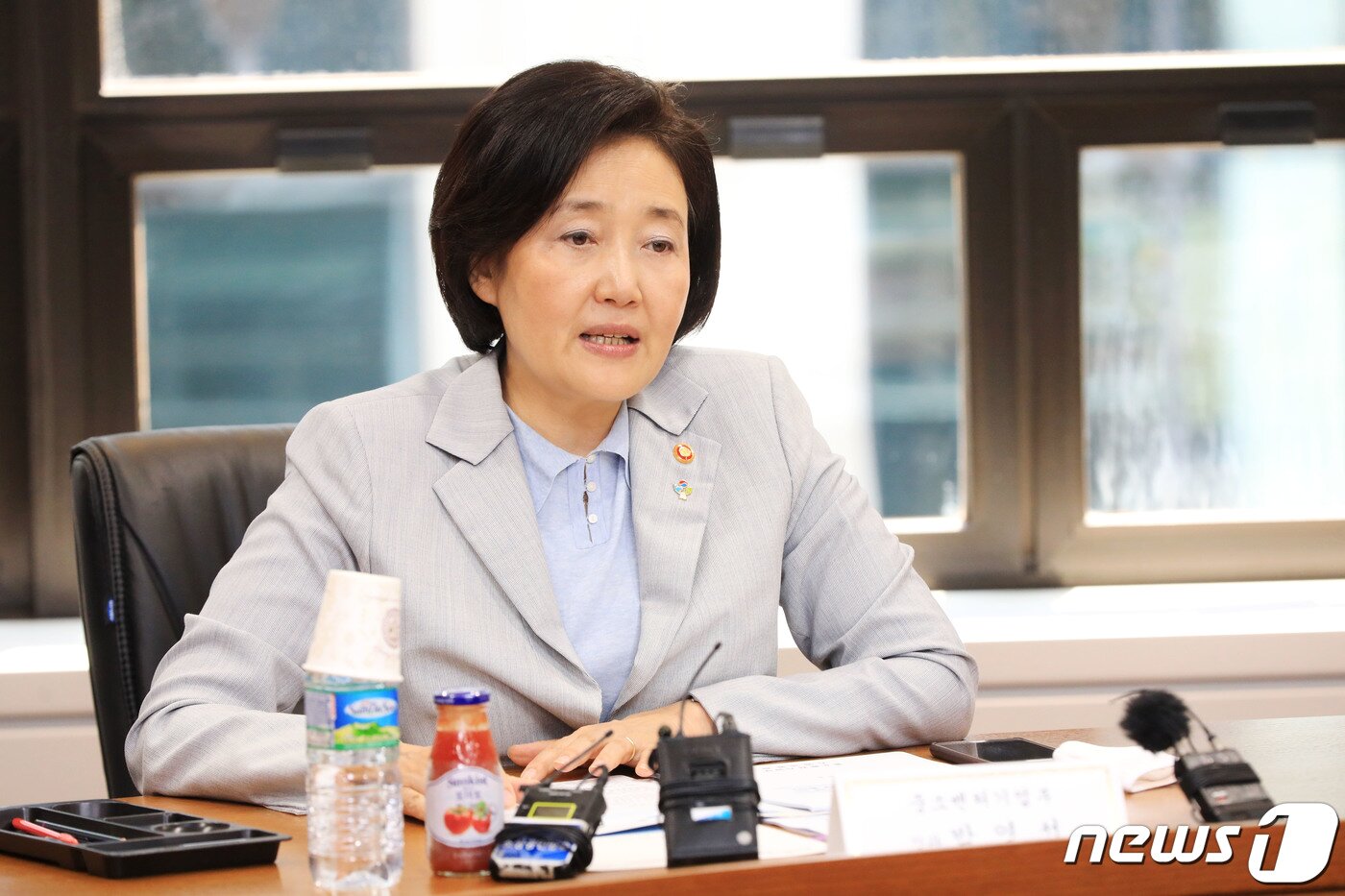 본문 이미지 - 박영선 중소벤처기업부 장관이 8일 서울 여의도 중소기업중앙회에서 열린 인터넷전문은행-신용보증재단중앙회 업무 협약식에서 인사말을 하고 있다. (중소벤처기업부 제공) 2020.6.8/뉴스1