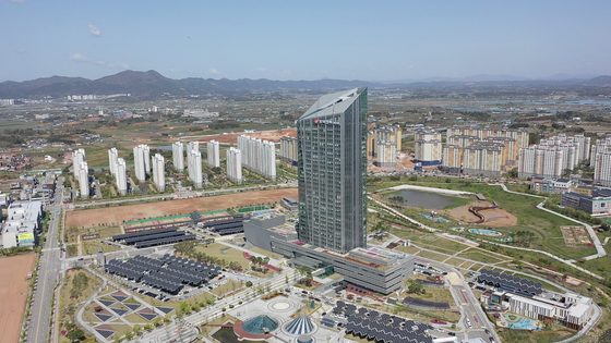 한전, 우수 중·고 육상선수 116명에 전문 훈련화 전달