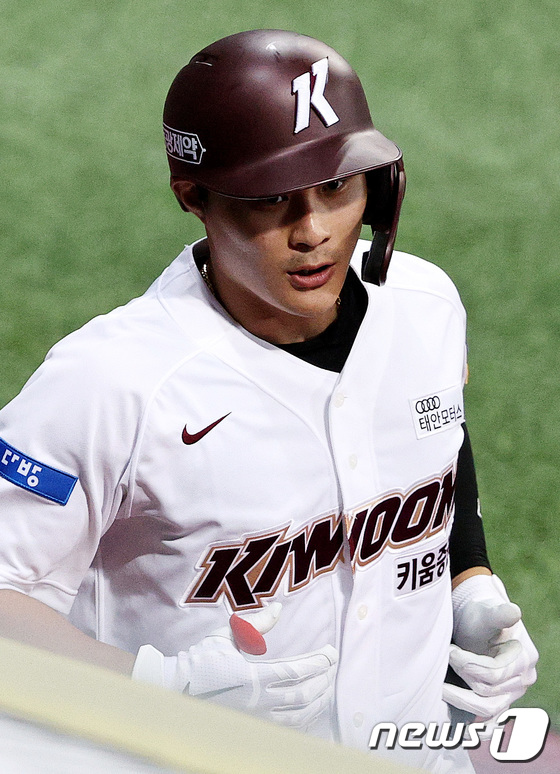 ‘역전 솔로홈런’ 김하성, 2G 연속 홈런