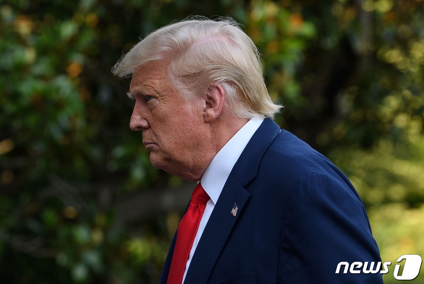 (애틀랜타 AFP=뉴스1) 우동명 기자 = 도널드 트럼프 미국 대통령이 15일 (현지시간) 조지아주 애틀랜타에서 열린 행사에 참석한 뒤 워싱턴 백악관에 도착을 하고 있다.ⓒ AFP …