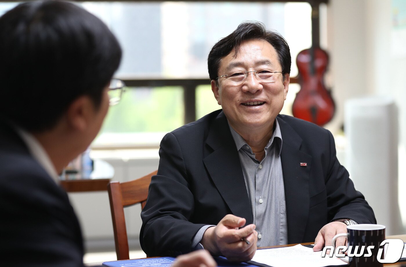 본문 이미지 - 김기문 중소기업중앙회 회장이 16일 오전 서울 영등포구 은행로 중소기업중앙회에서 뉴스1과 인터뷰를 갖고 있다. 2020.7.16/뉴스1 ⓒ News1 임세영 기자