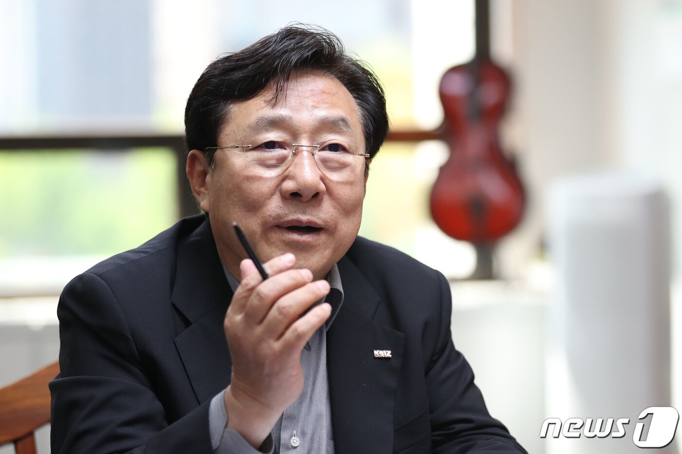 본문 이미지 - 김기문 중소기업중앙회 회장이 16일 오전 서울 영등포구 은행로 중소기업중앙회에서 뉴스1과 인터뷰를 갖고 있다. 2020.7.16/뉴스1 ⓒ News1 임세영 기자