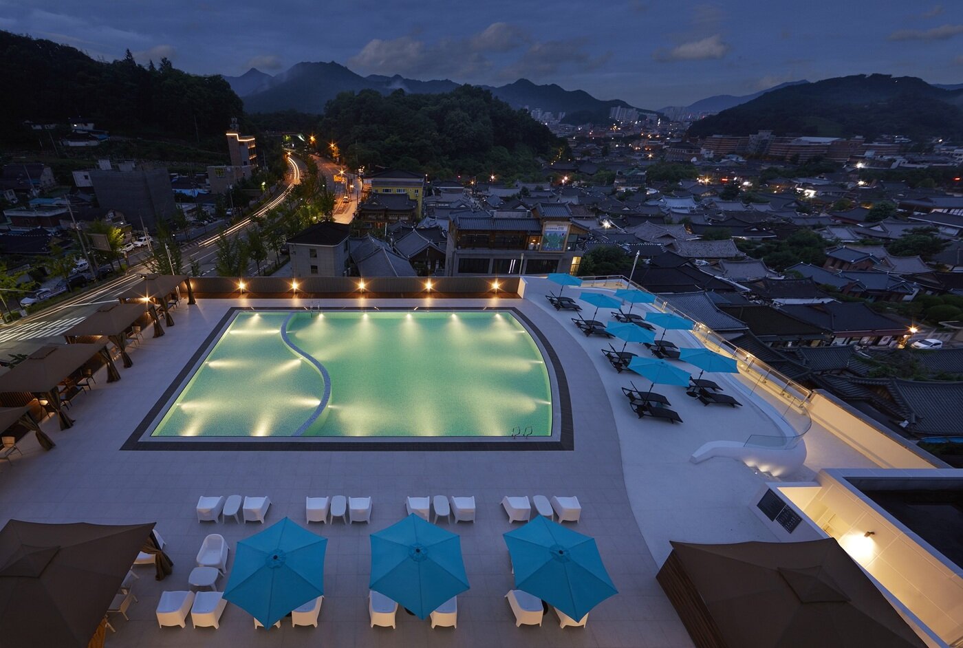 본문 이미지 - 수영장 야경