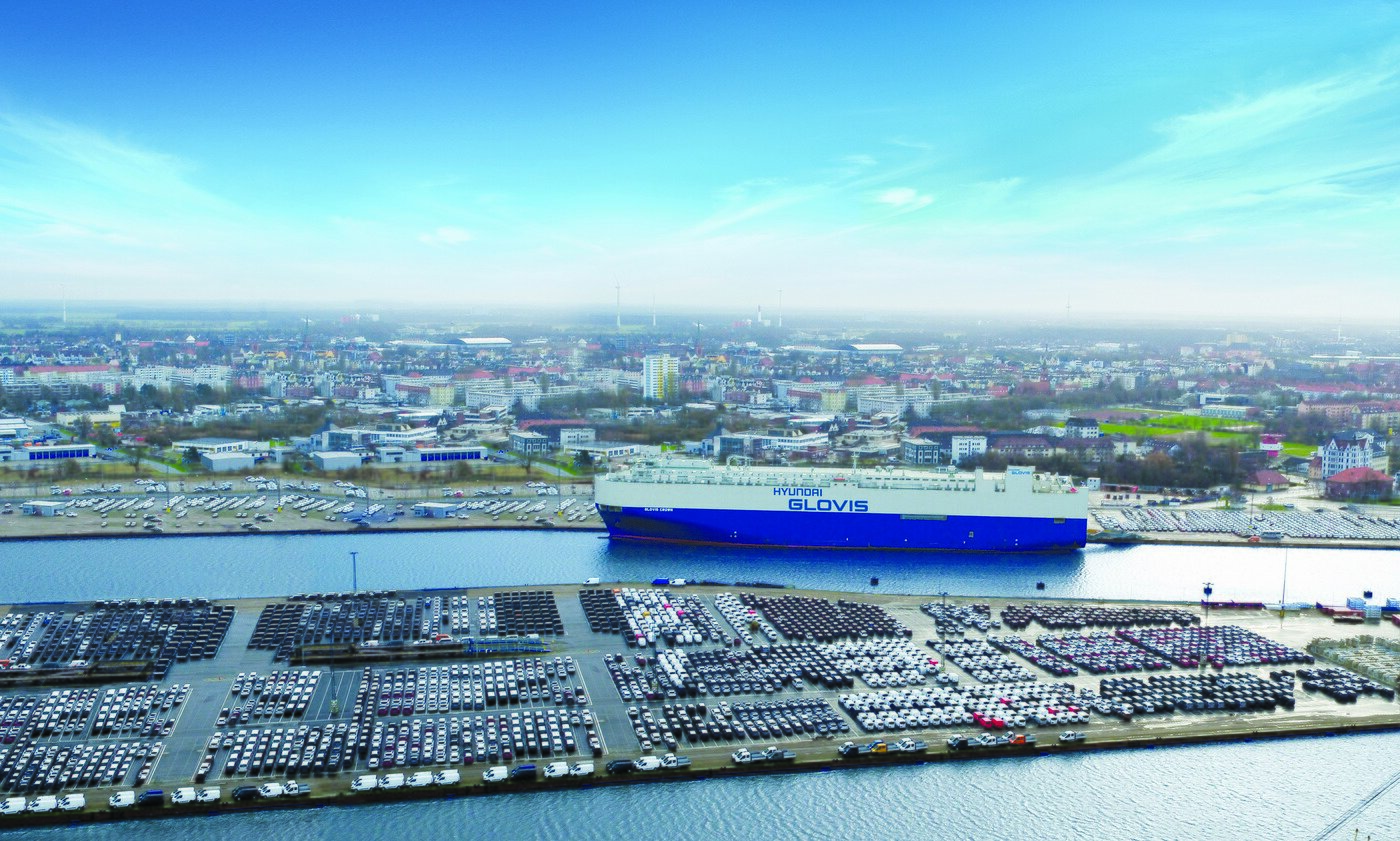 본문 이미지 - 독일 브레머하펜항에 기항 중인 현대글로비스의 자동차운반선 글로비스 크라운(현대글로비스 제공)ⓒ 뉴스1