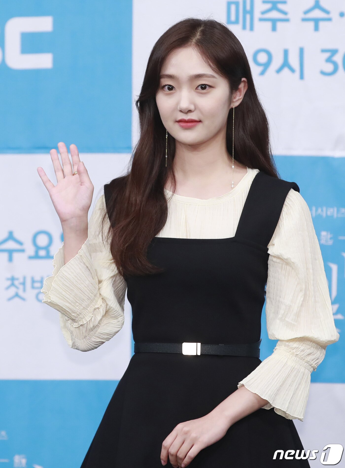 본문 이미지 - 배우 김혜준이 22일 오후 서울 상암동 MBC 골든마우스홀에서 열린 MBC 새 드라마 ‘십시일반’ 제작발표회에 참석하고 있다. ‘십시일반’은 유명 화가의 수백억 대 재산을 둘러싼 사람들의 치열한 두뇌싸움을 그린 블랙코미디이다. 2020.7.22/뉴스1 ⓒ News1 권현진 기자