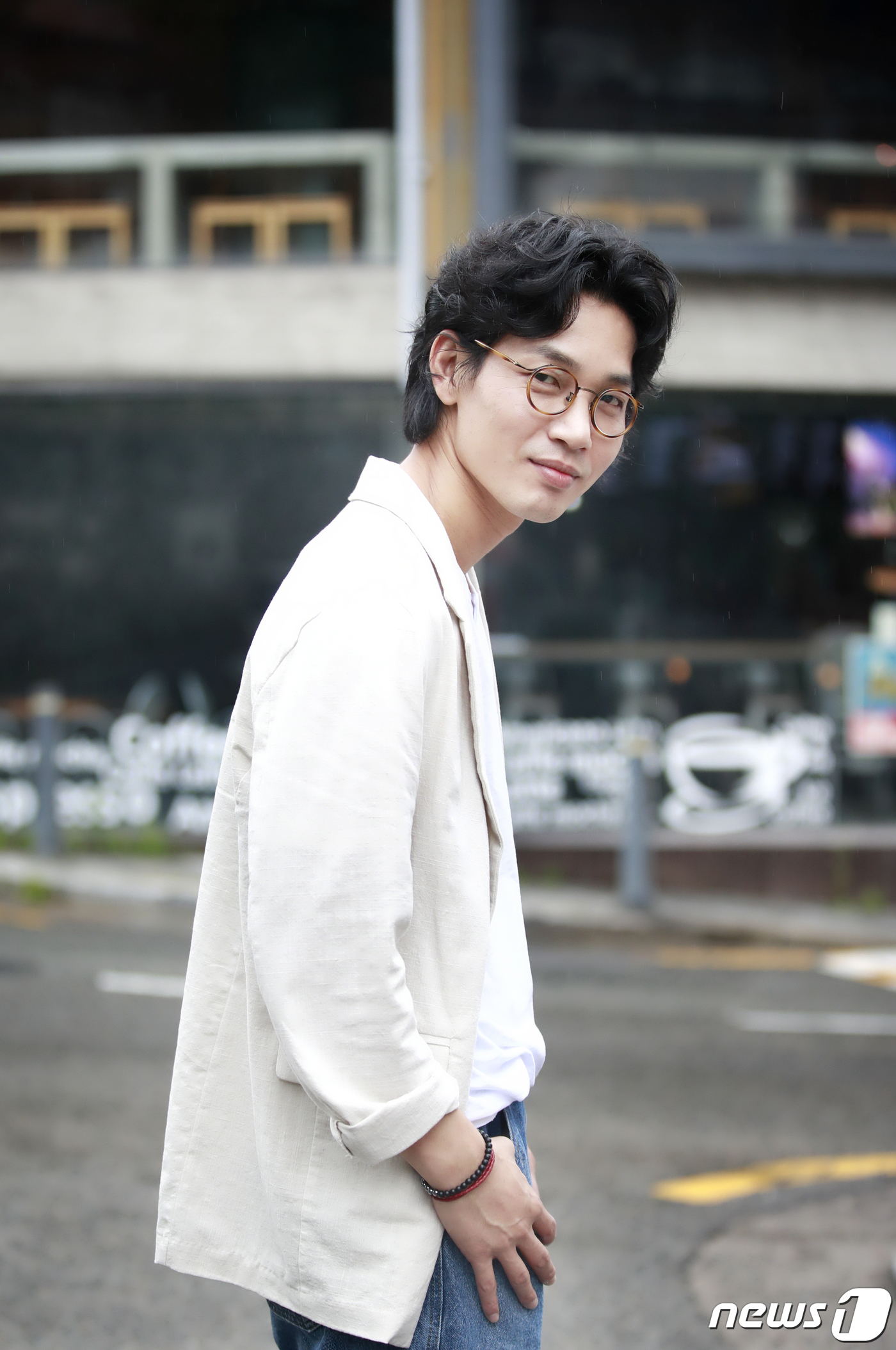 (서울=뉴스1) 권현진 기자 = 배우 김도윤이 지난달 22일 서울 삼청동의 한 카페에서 열린 뉴스1과의 인터뷰에 앞서 포즈를 취하고 있다.김도윤은 인기리에 상영 중인 영화 ‘반도’ …