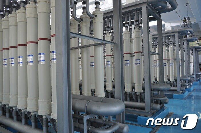 본문 이미지 - 서울 영등포 정수장에 설치된 멤브레인 여과 시설(시노펙스 제공)