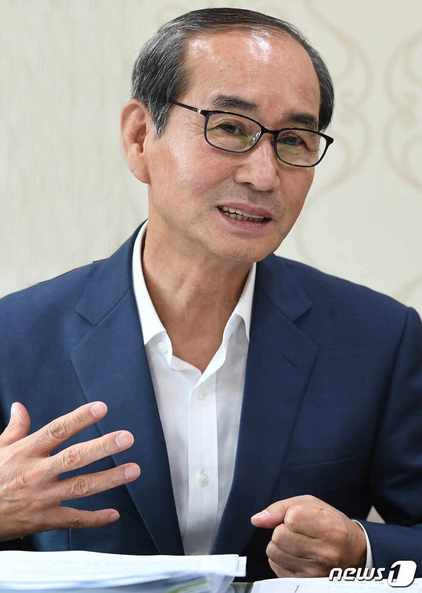본문 이미지 - 뉴스1과 인터뷰하는 이승율 청도군수 ⓒ 뉴스1