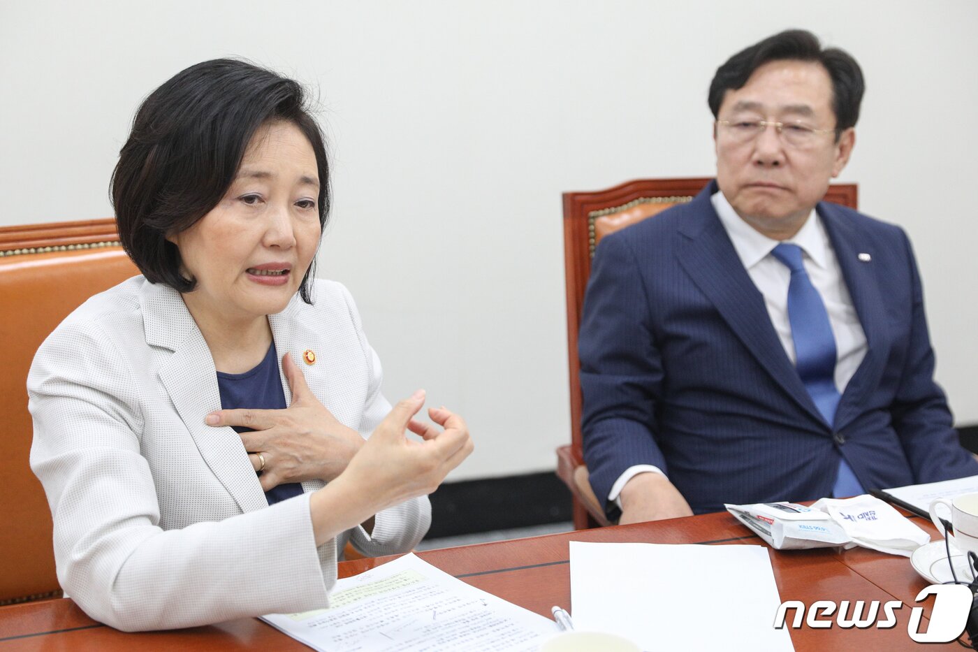 본문 이미지 - 27일 오전 서울 여의도 국회에서 열린 '포스트코로나 중소기업 ·소상공인 위기극복 프로젝트 대담'에서 박영선 중소벤처기업부 장관이 뉴스1과 질의응답을 하고 있다. 2020.7.27/뉴스1 ⓒ News1 성동훈 기자