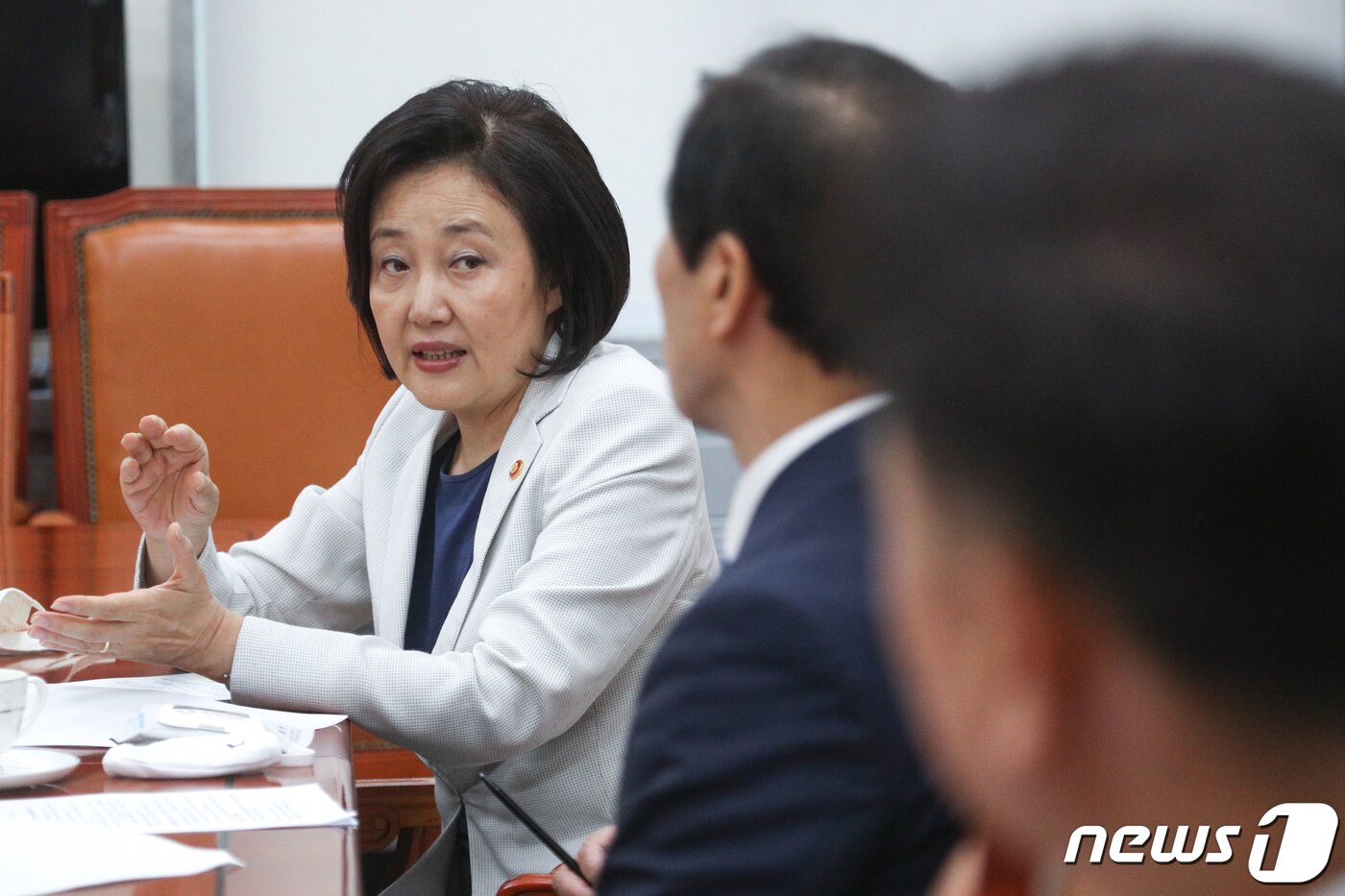 본문 이미지 - 27일 오전 서울 여의도 국회에서 열린 '포스트코로나 중소기업 ·소상공인 위기극복 프로젝트 대담'에서 박영선 중소벤처기업부 장관이 뉴스1과 질의응답을 하고 있다. 2020.7.27/뉴스1 ⓒ News1 성동훈 기자