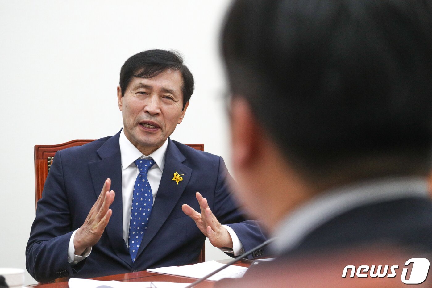 본문 이미지 - 27일 오전 서울 여의도 국회에서 열린 '포스트코로나 중소기업 ·소상공인 위기극복 프로젝트 대담'에서 이학영 국회 산자위원장이 뉴스1과 질의응답을 하고 있다. 2020.7.27/뉴스1 ⓒ News1 성동훈 기자
