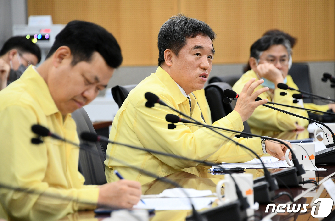 (서울=뉴스1) = 서정협 서울시장 권한대행이 27일 서울시청에서 열린 폭염 대비 현안검토회의에서 모두발언을 하고 있다. (서울시 제공) 2020.7.27/뉴스1