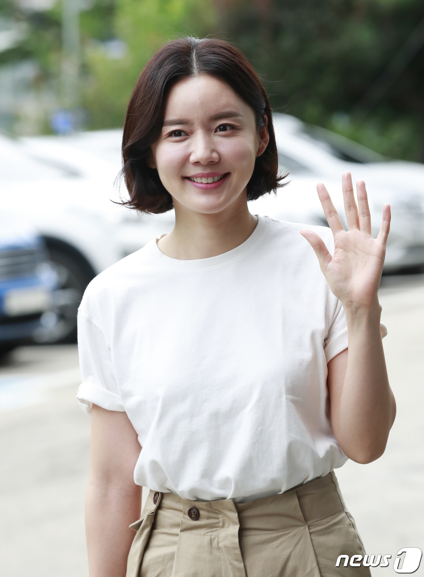 (서울=뉴스1) 권현진 기자 = 배우 강세정이 28일 오전 서울 여의도 KBS에서 열린 드라마 ‘기막힌 유산’ 녹화를 위해 들어서고 있다. 2020.7.28/뉴스1