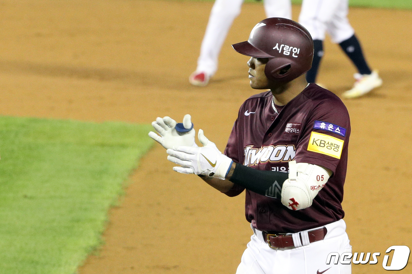 (서울=뉴스1) 황기선 기자 = 28일 오후 서울 송파구 잠실야구장에서 열린 프로야구 '2020 신한은행 SOL KBO리그' 키움 히어로즈와 두산 베어스의 경기 9회초 1사 만루상 …