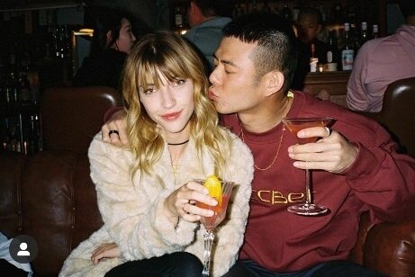 본문 이미지 - 래퍼 빈지노가 자신이 몸담고 있던 소속사 일리네어 레코즈와 결별설과 관련해 심경을 밝혔다.  연인 스테파니 미초파바와 빈지노. 인스타그램 갈무리 ⓒ 뉴스1