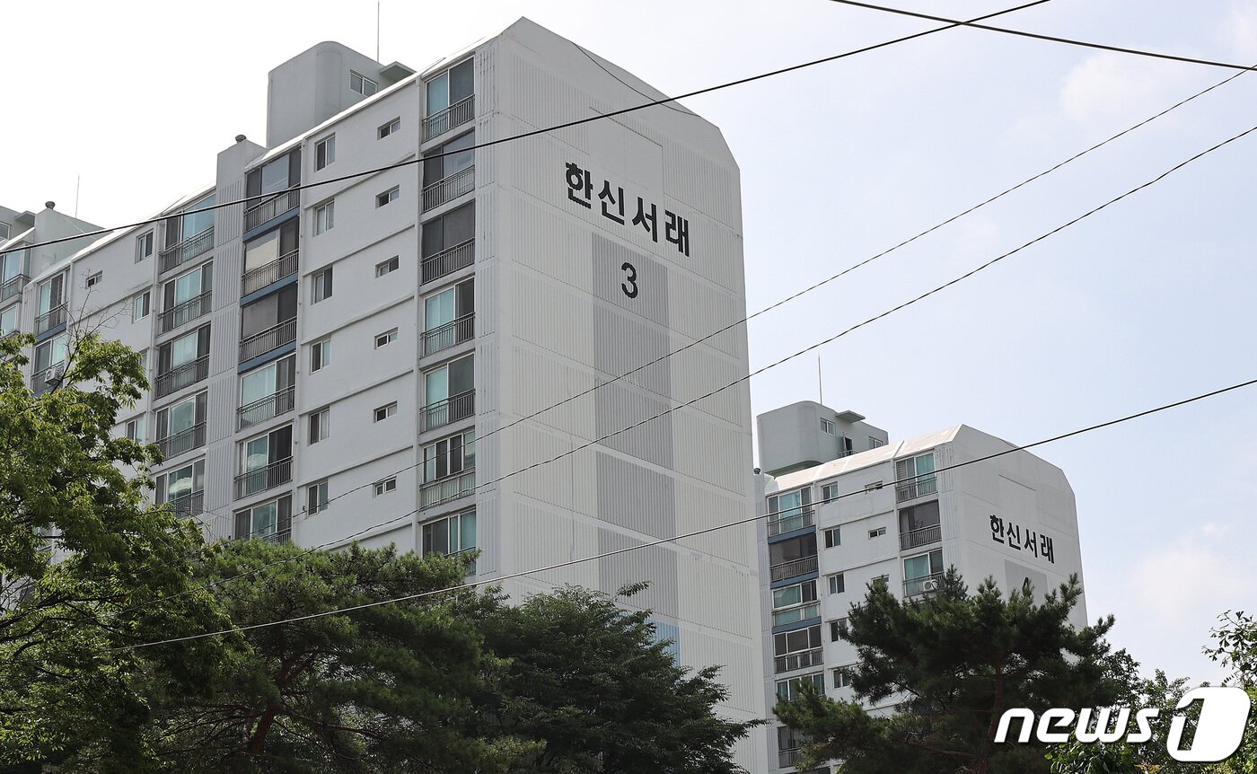 본문 이미지 -  노영민 대통령 비서실장이 소유한 것으로 알려진 서울 서초구 반포동 한신서래아파트. 2020.7.5/뉴스1 ⓒ News1 박지혜 기자
