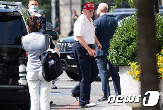 [사진] 독립기념일 연휴 골프 마치고 백악관 돌아온 트럼프