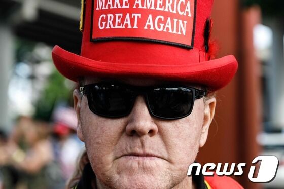 MAGA 모자를 쓴 공화당 성향의 유권자. © AFP=뉴스1