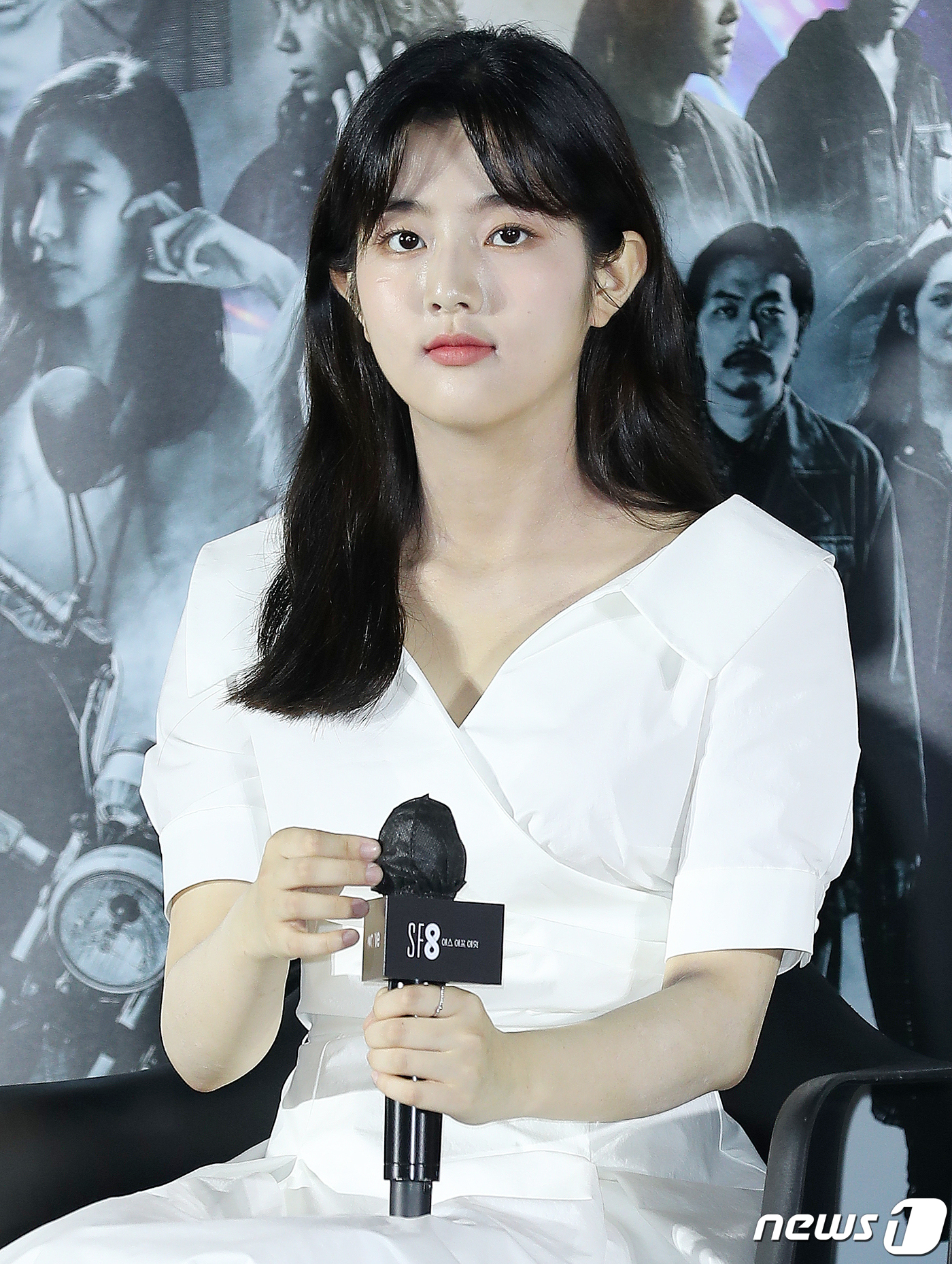 (서울=뉴스1) 김진환 기자 = 배우 신은수가 8일 서울 용산구 CGV 용산아이파크몰에서 열린 영화 ‘SF8’ 제작보고회에 취재진 질문을 듣고 있다.‘SF8’은 영화와 드라마의 크 …