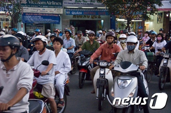 베트남 시민들이 이동하고 있는 모습.-출처-바이두 갈무리© 뉴스1