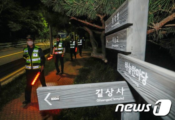 북악산 일대 야간수색 나선 경찰