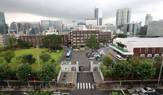 경찰, '학교자금 횡령 의혹' 휘문고 재단 등 압수수색