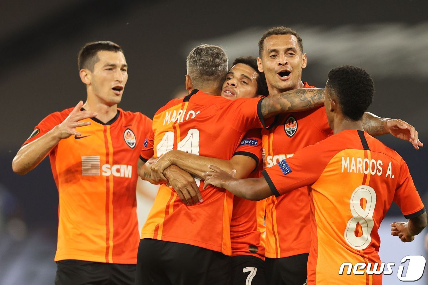 본문 이미지 - 샤흐타르는 바젤을 대파하고 인터밀란과 결승진출을 다투게 됐다. ⓒ AFP=뉴스1