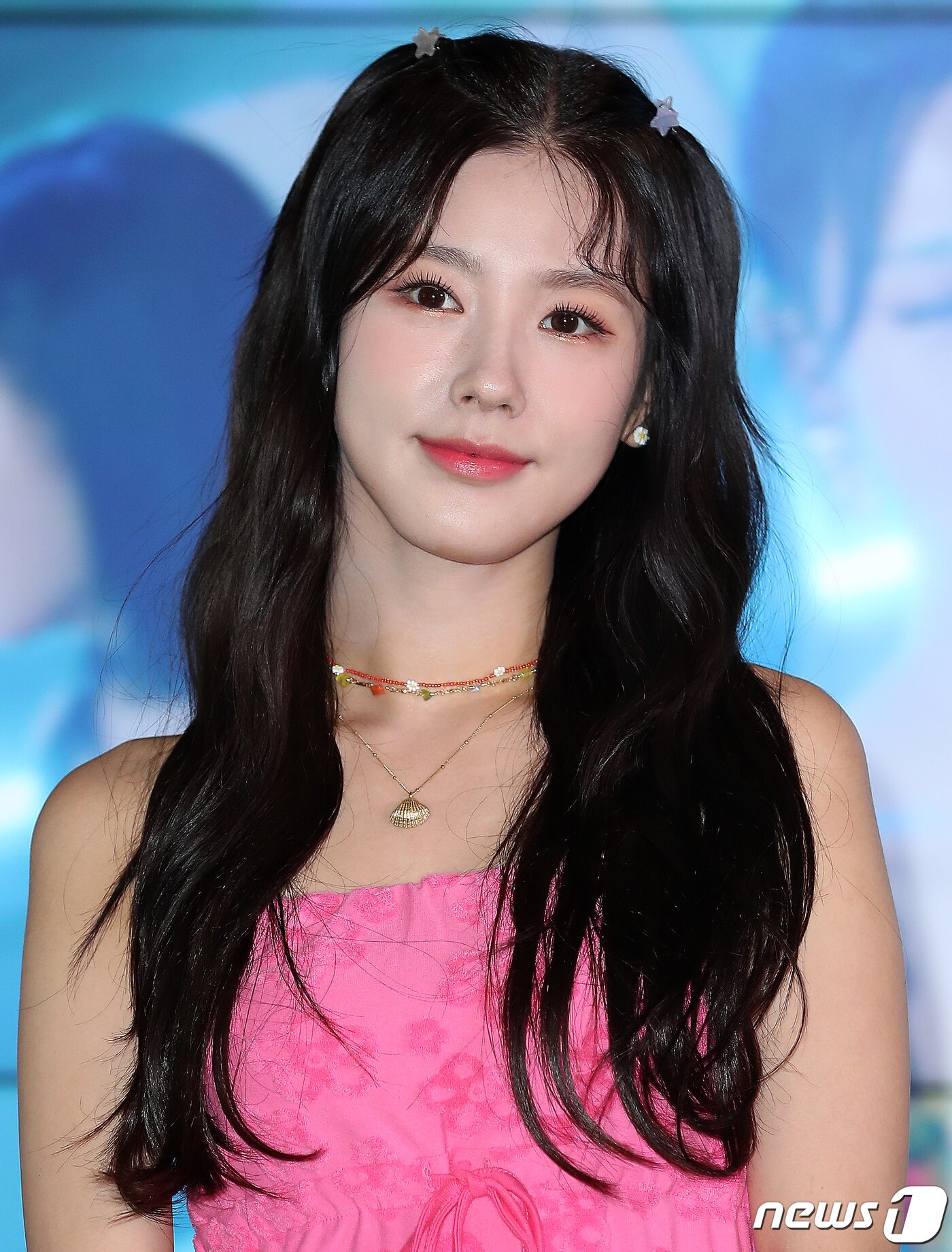 본문 이미지 - 걸그룹 (여자)아이들 미연이 14일 오후 서울 강남구 신사동 카페캠프통에서 열린 주중국 대한민국대사관 한국문화원이 제작하는 K-POP 스타 게릴라 인터뷰(연출 김영익, MC 플레이제이)에 참석해 포즈를 취하고 있다. 2020.8.14/뉴스1 ⓒ News1 김진환 기자