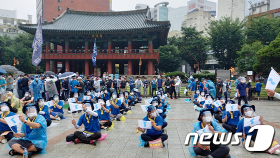 검찰, '작년 광복절 대규모 기자회견' 민주노총 관계자 불구속기소 - Vimarsana News