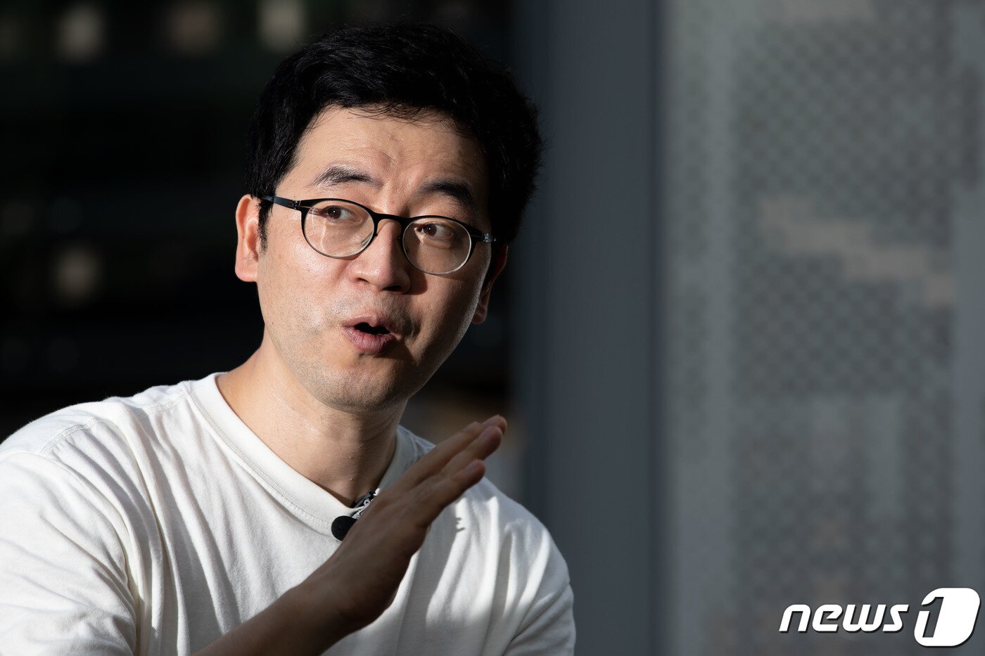 본문 이미지 - 채상욱 하나금융투자 애널리스트가 19일 오후 서울 강남역에서 뉴스1과 인터뷰를 하고 있다. 2020.8.19/뉴스1 ⓒ News1 이재명 기자