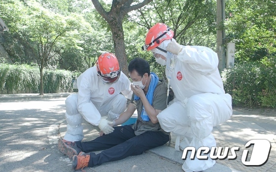 사람도 가축도 '헉헉'…불볕더위에 어지럼, 실신 속출 - Vimarsana News