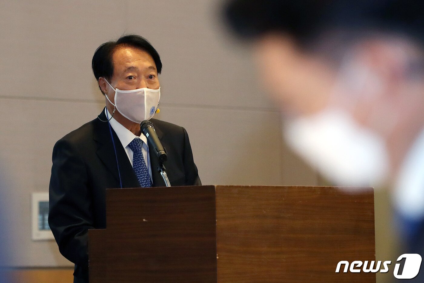 본문 이미지 - 개회사를 하고 있는 김칠두 북경연 이사장